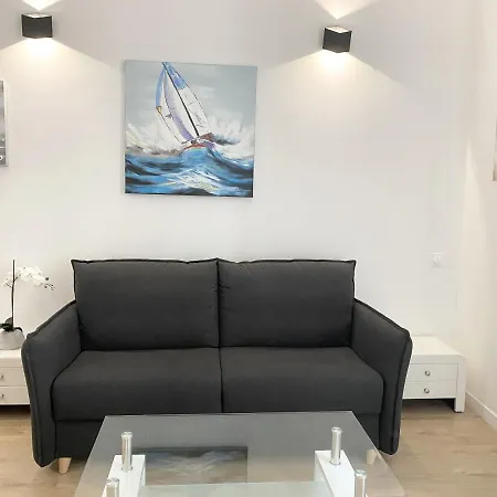 Modern Flat Lamartine Niza