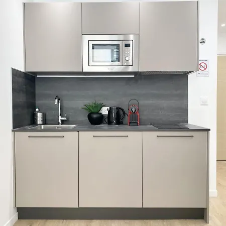 Modern Flat Lamartine