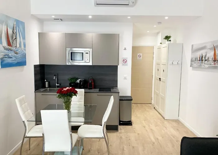 Modern Flat Lamartine * نيس
