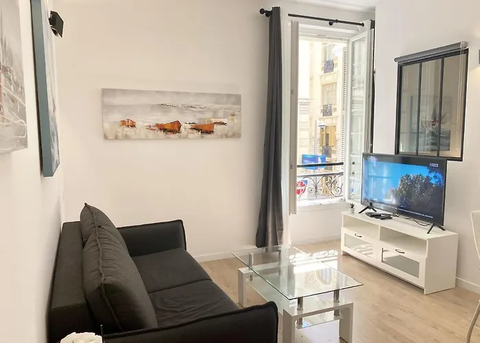 Modern Flat Lamartine *