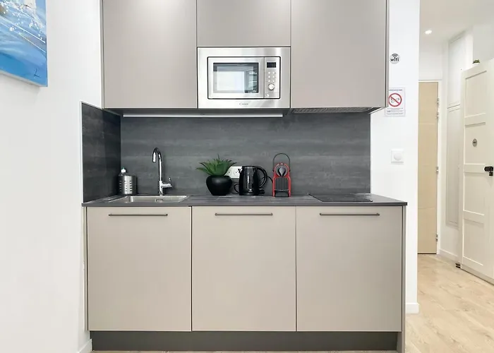 Modern Flat Lamartine