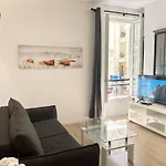 Modern Flat Lamartine *